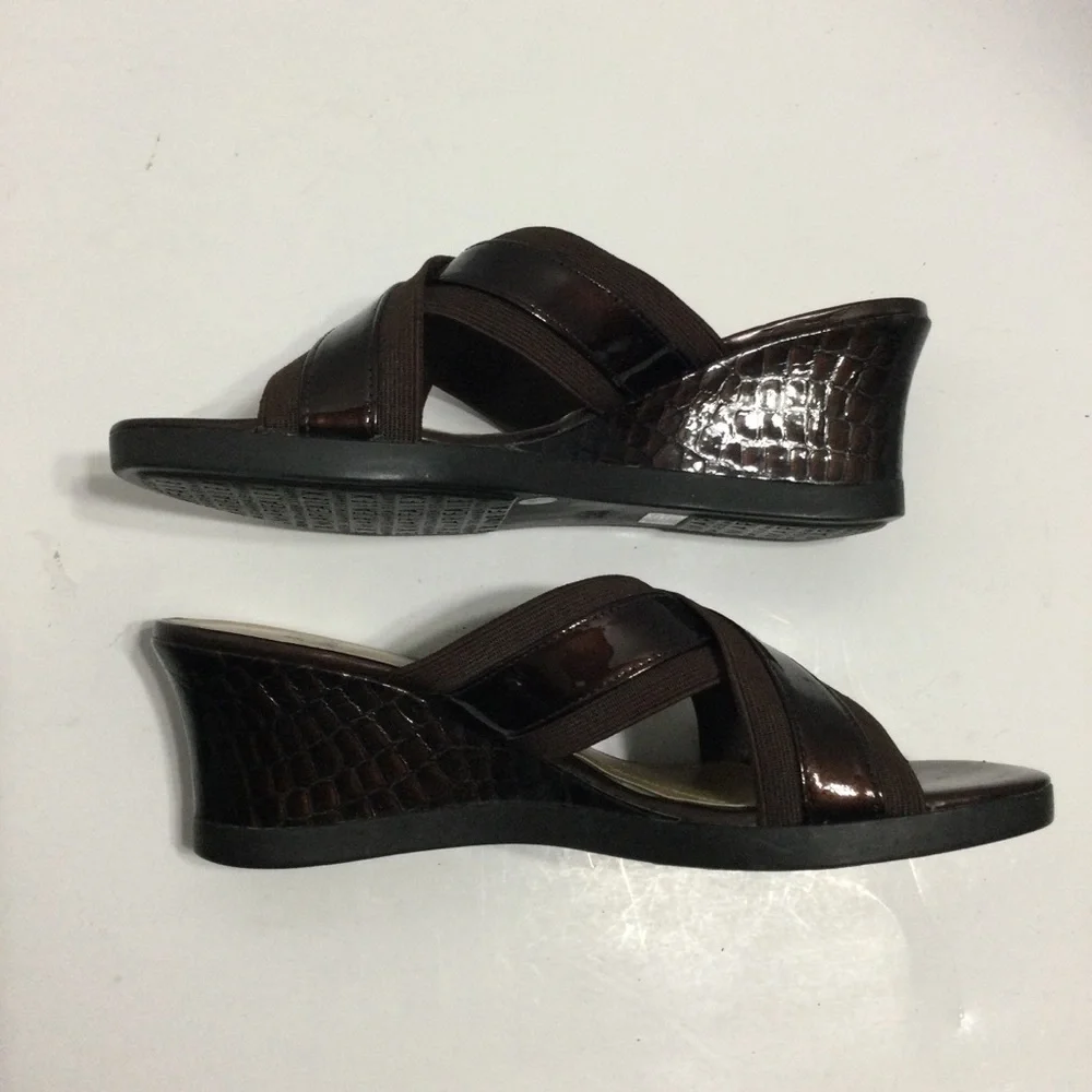 Alex Marie Emerge Women’s Brown crossover on top 3 in wedge heel Size 8 New‎